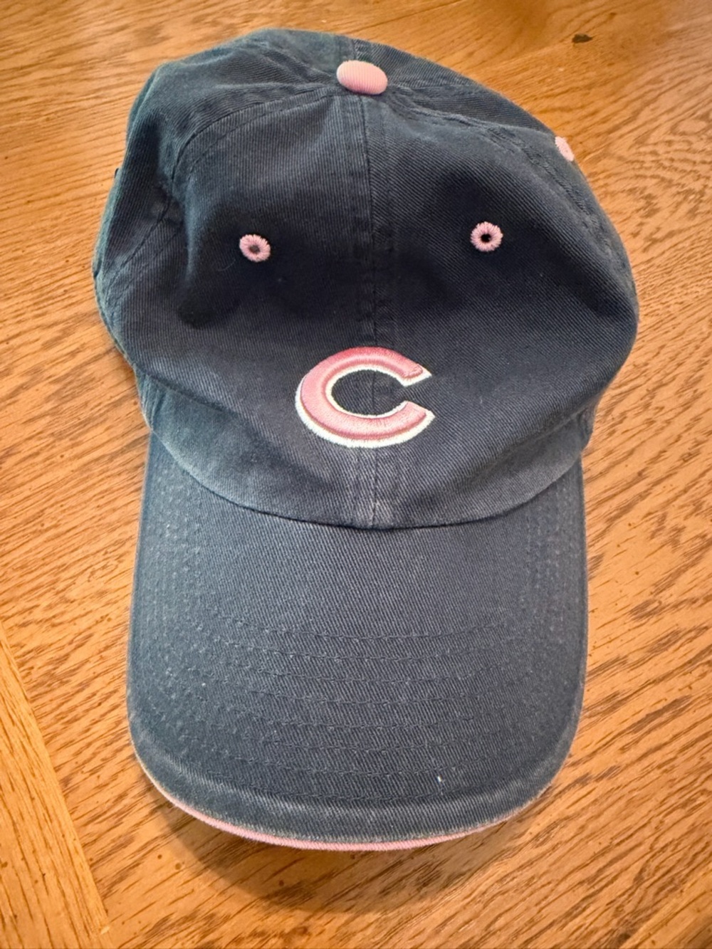 Women’s Chicago Cubs Baseball Cap with Pink 'C' Accent